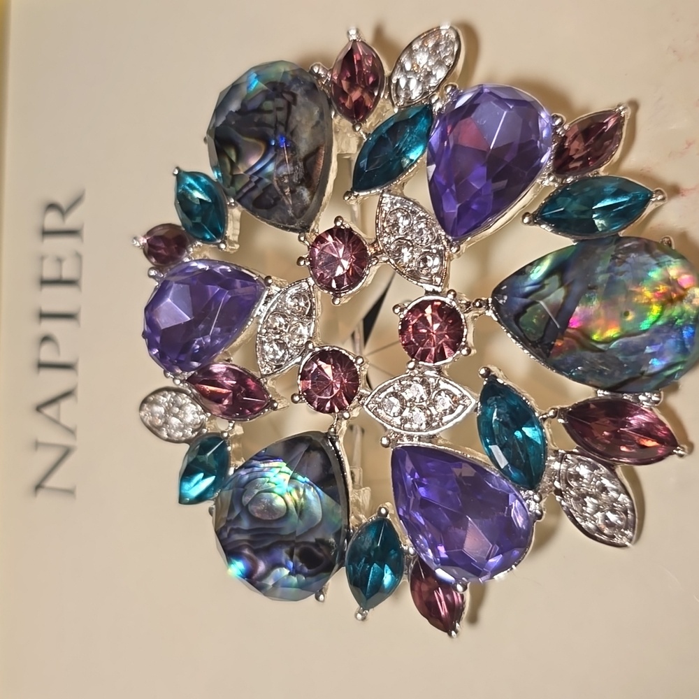 NAPIER BRAND BEAUTIFUL COLORFUL SPARKLING STONES FASHION JEWELRY PIN BROOCH